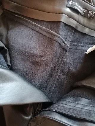Pantalones negros efecto piel