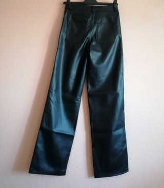 Pantalones negros efecto piel