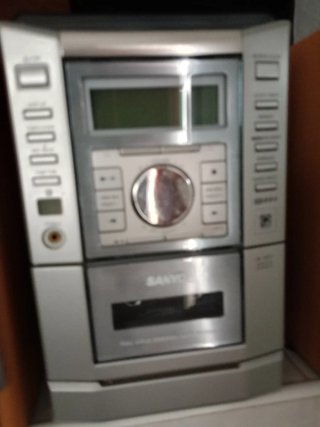 Radiocasete Sanyo CD y 2 altavoces