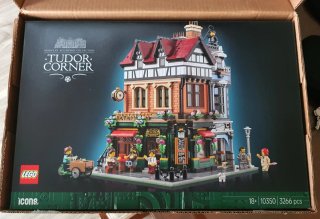 LEGO Modular Buildings Tudor Corner 10350