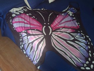 Bolsa con ropa variada