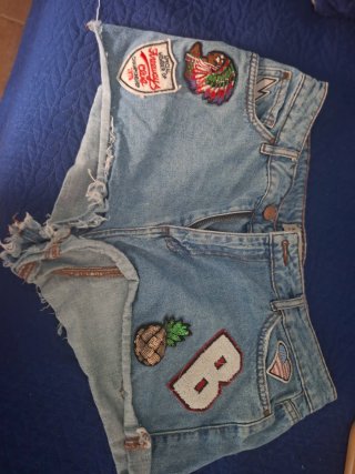 Bolsa con ropa variada