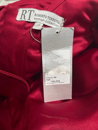 Vestido rojo de fiesta con encaje