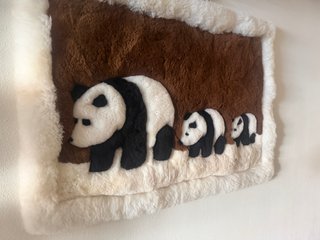 Alfombra Alpaca Mamá Panda Bebés Artesanía de Perú
