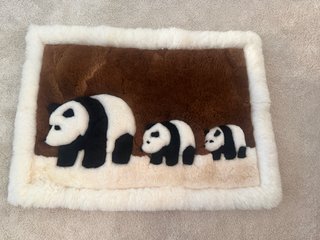 Alfombra Alpaca Mamá Panda Bebés Artesanía de Perú