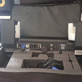 Eurolite LED Twin Scan Bar con mando