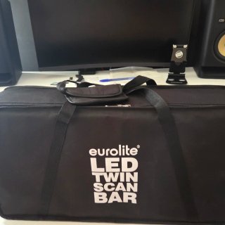 Eurolite LED Twin Scan Bar con mando