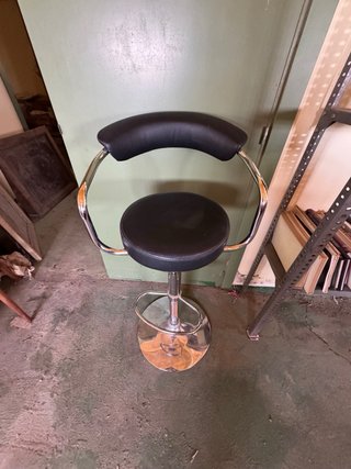 Taburete de bar negro vintage