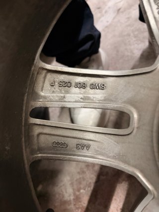 Llantas Audi Originales 17” con Neumáticos