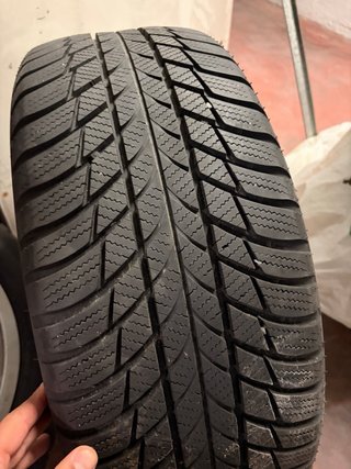 Llantas Audi Originales 17” con Neumáticos