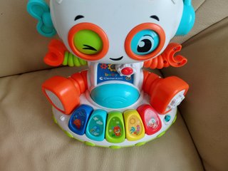 Robot Clementoni interattivo