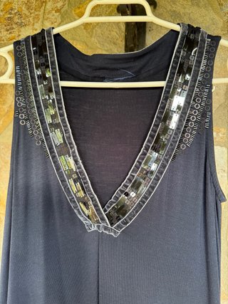 Vestido de fiesta negro con pedrería