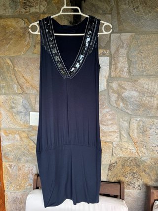 Vestido de fiesta negro con pedrería