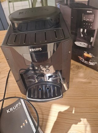 Krups EA81P0 Cafetera Expreso Negra