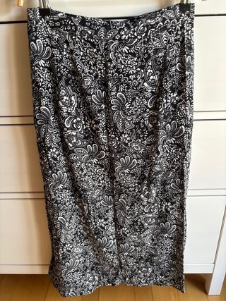 Falda T.38 negra estampado floral Stradivarius