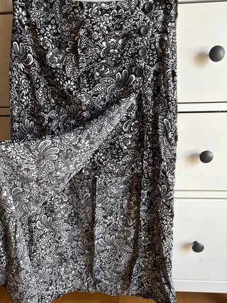 Falda T.38 negra estampado floral Stradivarius