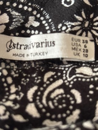 Falda T.38 negra estampado floral Stradivarius