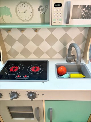 Cocinita de juguete de madera