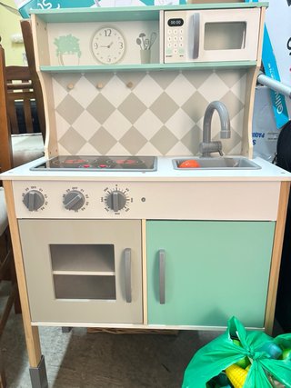 Cocinita de juguete de madera
