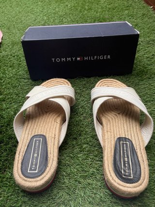Sandalias Tommy Hilfiger Beige y Blancas
