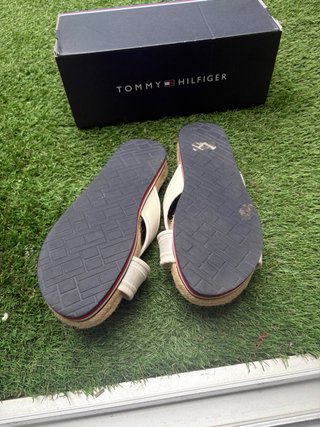 Sandalias Tommy Hilfiger Beige y Blancas