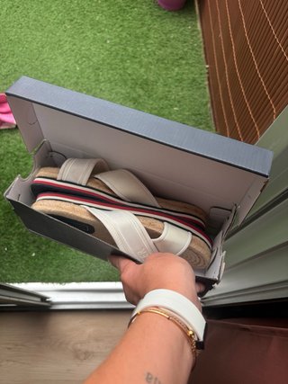 Sandalias Tommy Hilfiger Beige y Blancas