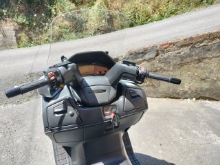 Suzuki Burgman Executive 650 Plata