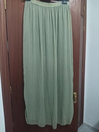 Falda larga verde con detalles dorados