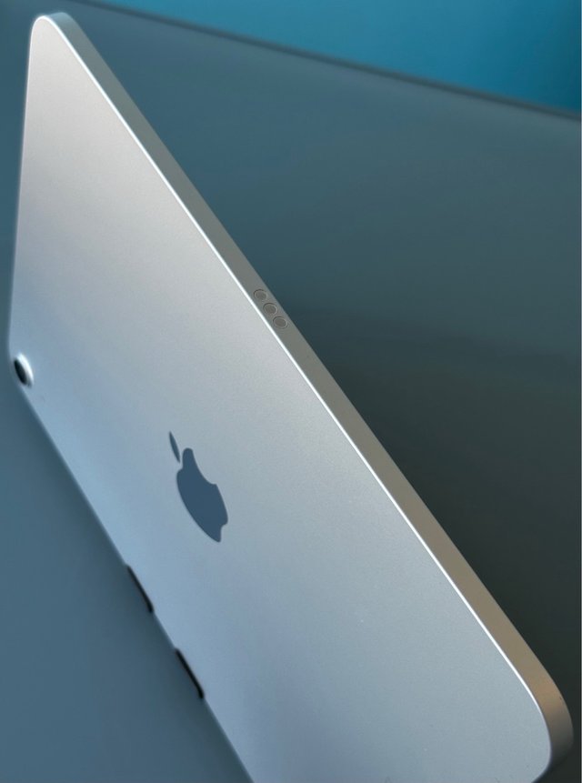 Nueva iPad A16 128GB Con 2 Ciclos De Carga