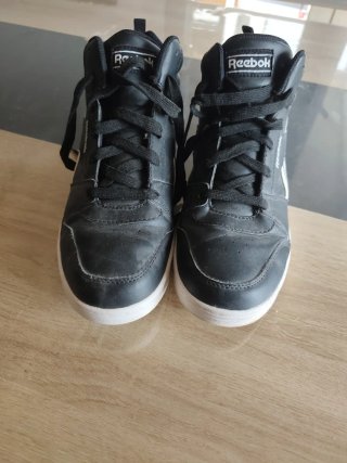 Zapatillas Reebok Negras y Blancas