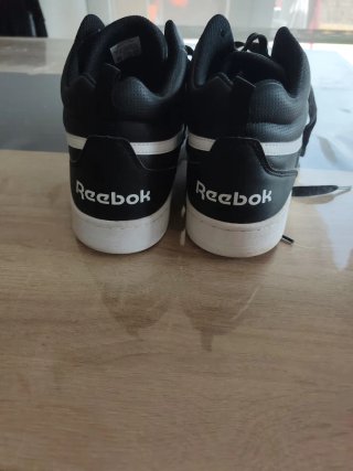 Zapatillas Reebok Negras y Blancas
