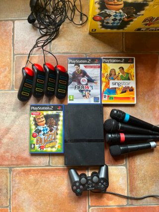 Pack PS2 Slim + 4 Buzzers + Juegos