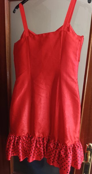 Vestido fiesta de Pronovias con volante y flor T40