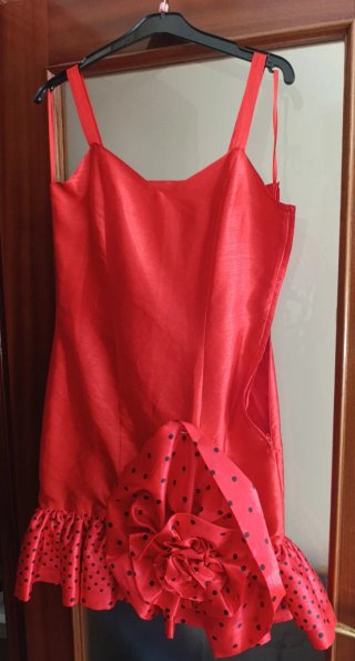 Vestido fiesta de Pronovias con volante y flor T40
