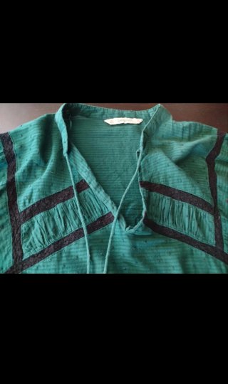 Blusa Zara verde y negra bordada