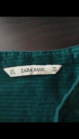 Blusa Zara verde y negra bordada