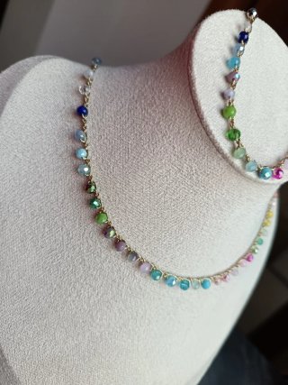 Collana e bracciale arcobaleno perline