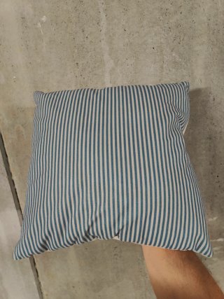 Cojín Rayas Azul y Blanco