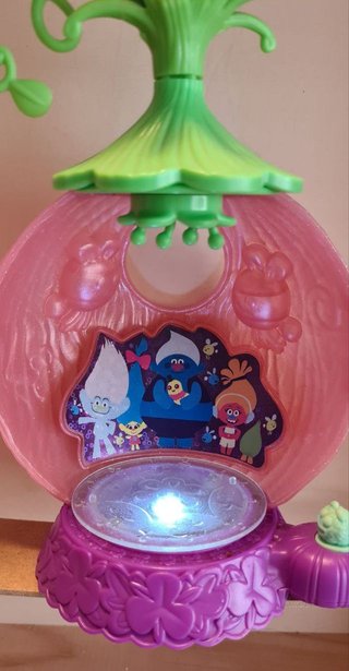 Casa Trolls con 11 muñecos