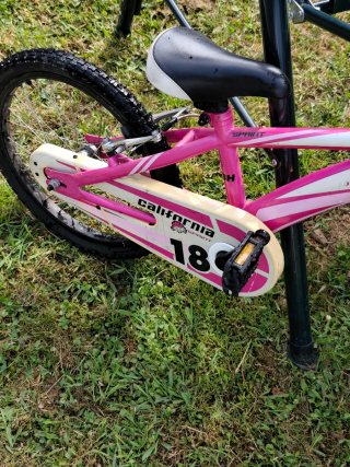 Bicicleta infantil rosa California con cesta 4+
