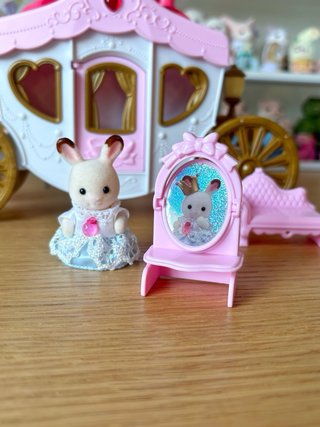 Sylvanian Families Carruaje Princesa y Muñeca