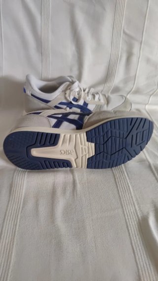 Zapatillas Asics casuales azul y blanco