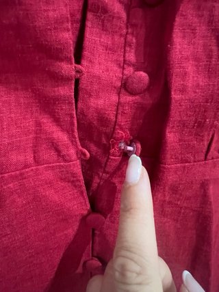 Camisa roja con botones