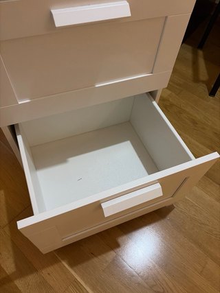 Cajonera blanca de madera
