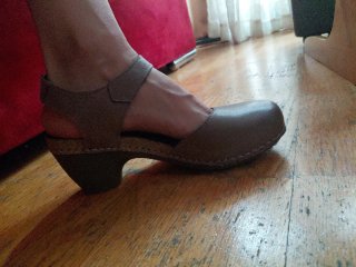 Sandalias de piel Jungla tacón bajo beige