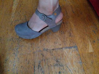 Sandalias de piel Jungla tacón bajo beige