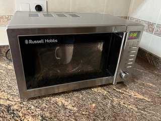 Microondas Russell Hobbs plateado