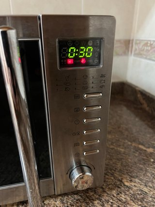 Microondas Russell Hobbs plateado