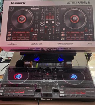 Numark Mixtrack Platinum FX DJ Controller