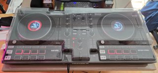 Numark Mixtrack Platinum FX DJ Controller